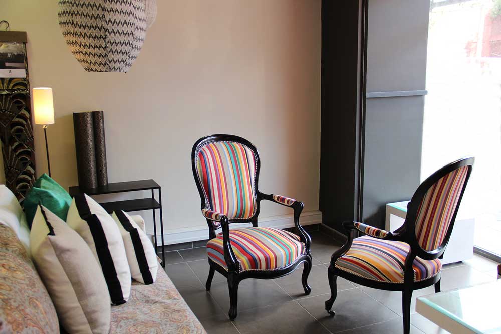 Fauteuils à rayures. Tissu de la collection : les toiles du soleil.