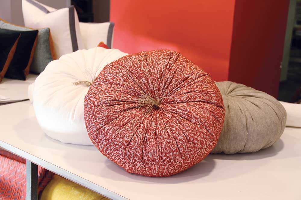 Coussins brioches de diamètre 40/45 cm. Tissu toiles de Mayenne 100% lin.