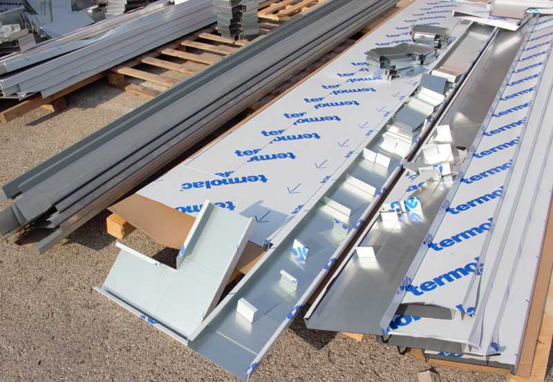 Couvertines en alu laqué avec couvre joint et angle